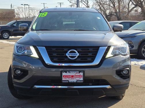 2019 Nissan Pathfinder SL
