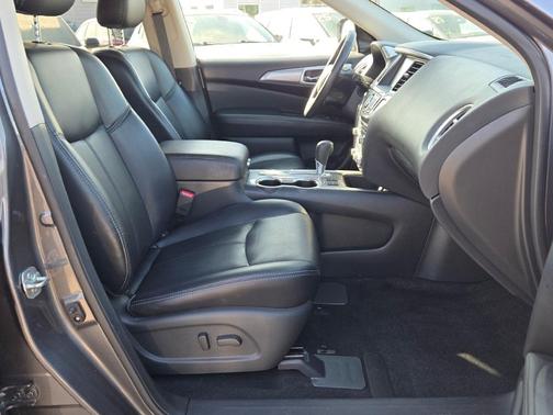 2019 Nissan Pathfinder SL