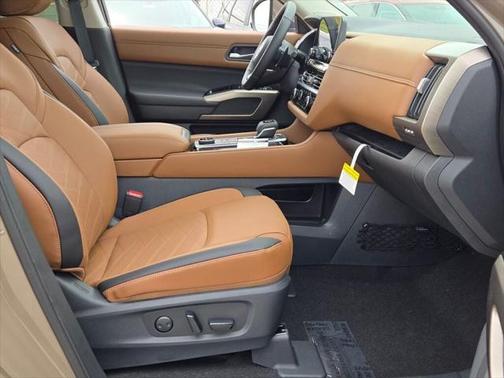 2025 Nissan Pathfinder Platinum 4WD