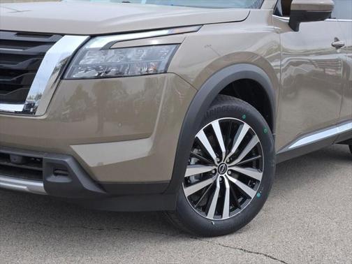 2025 Nissan Pathfinder Platinum 4WD