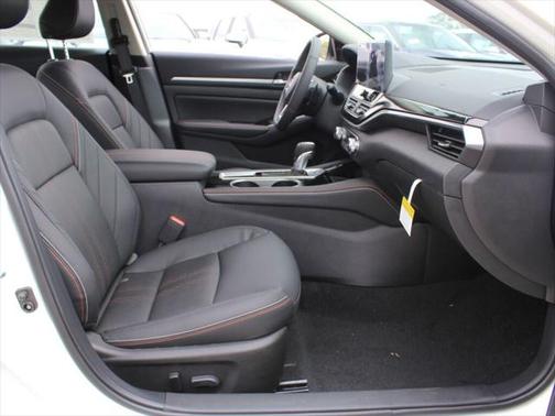 2025 Nissan Altima SR FWD