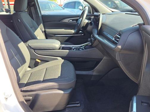 2024 Chevrolet Traverse LS