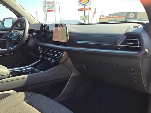 2024 Chevrolet Traverse LS