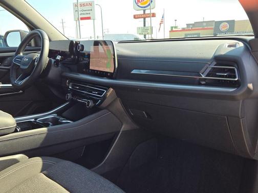 2024 Chevrolet Traverse LS