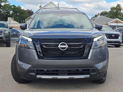 2025 Nissan Pathfinder SL 4WD