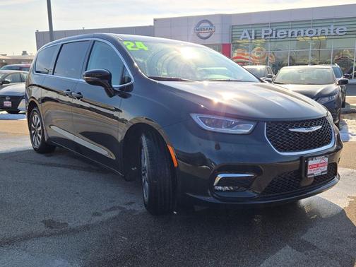 2024 Chrysler Pacifica Hybrid Select