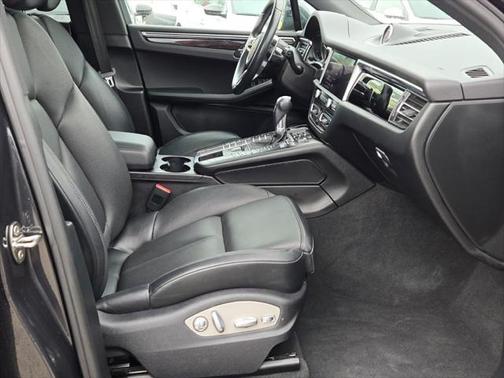 2021 Porsche Macan Base