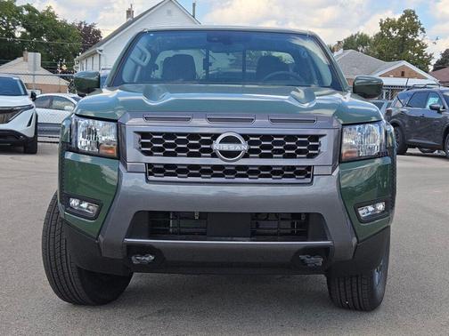2025 Nissan Frontier SV