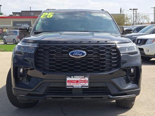 Black Metallic 2025 Ford Explorer ST-Line