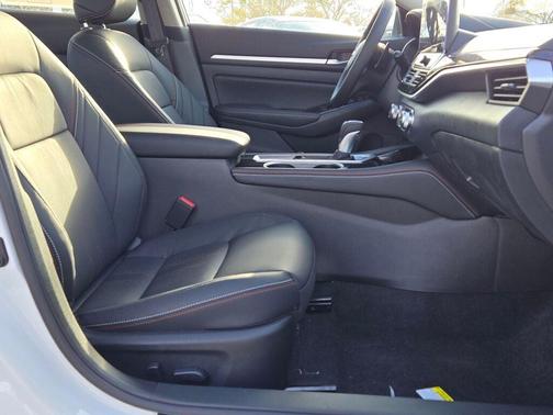 2025 Nissan Altima SR FWD