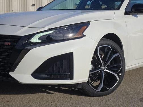 2025 Nissan Altima SR FWD