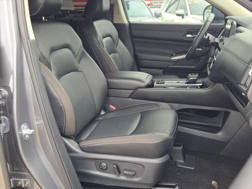 2024 Nissan Pathfinder SL 4WD