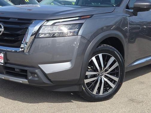 2023 Nissan Pathfinder Platinum 4WD
