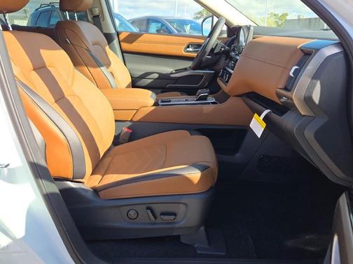 2025 Nissan Pathfinder Platinum 4WD
