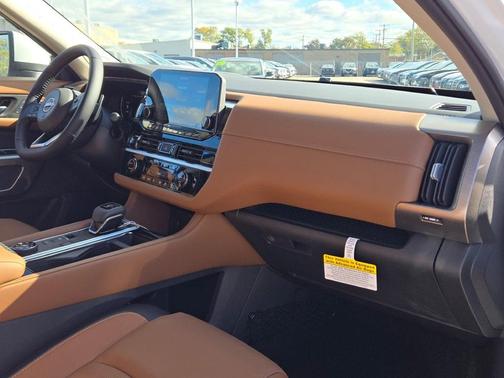 2025 Nissan Pathfinder Platinum 4WD