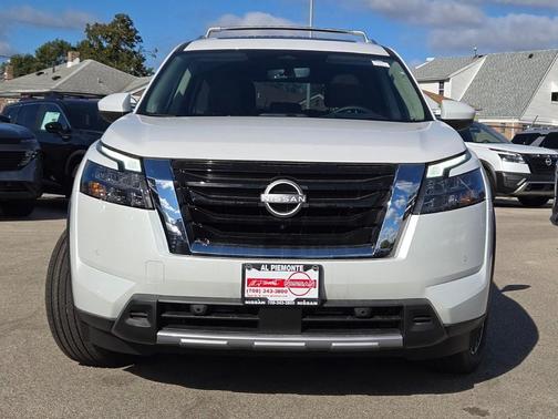 2025 Nissan Pathfinder Platinum 4WD