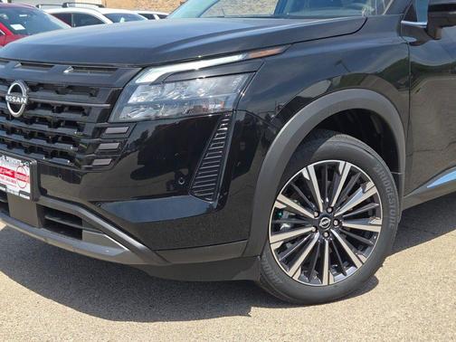 Super Black 2026 Nissan Pathfinder Platinum