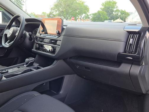 2025 Nissan Pathfinder S 4WD