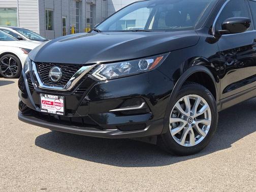 Magnetic Black Pearl 2022 Nissan Rogue Sport S