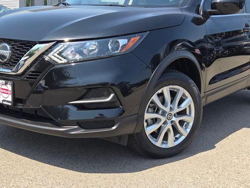 Magnetic Black Pearl 2022 Nissan Rogue Sport S