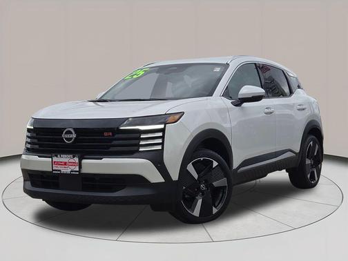 Aspen White Tricoat 2025 Nissan Kicks SR