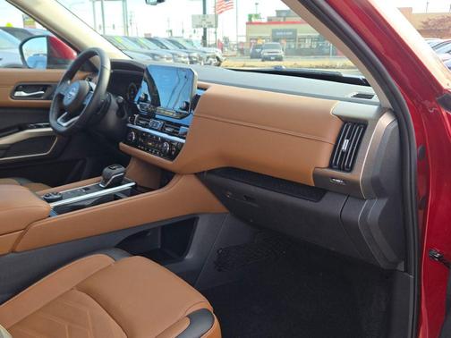 2025 Nissan Pathfinder Platinum 4WD