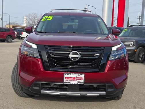 2025 Nissan Pathfinder Platinum 4WD