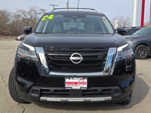 2024 Nissan Pathfinder SL 4WD