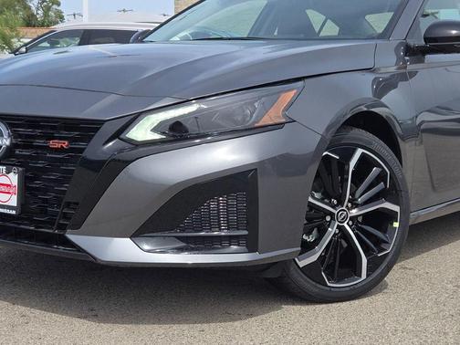 Gun Met 2026 Nissan Altima SR FWD