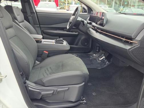 Everest White Pearl Tricoat 2023 Nissan ARIYA ENGAGE