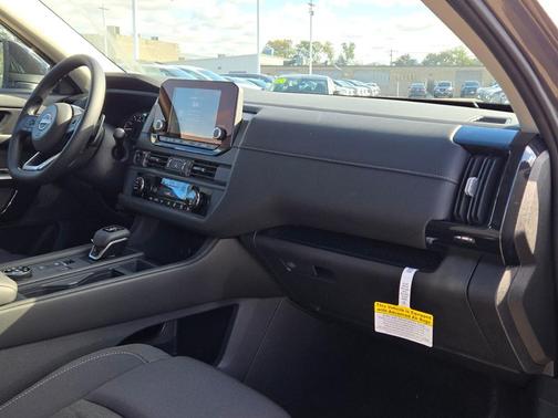 2025 Nissan Pathfinder S 4WD