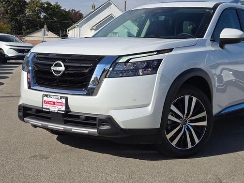 2025 Nissan Pathfinder Platinum 4WD