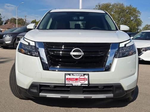 2025 Nissan Pathfinder Platinum 4WD