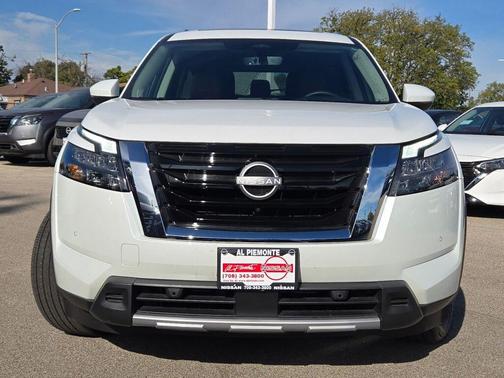 2025 Nissan Pathfinder Platinum 4WD