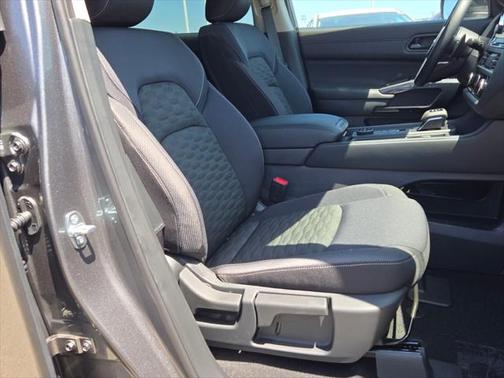 2025 Nissan Pathfinder S 4WD