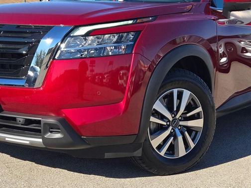 2023 Nissan Pathfinder SL 4WD