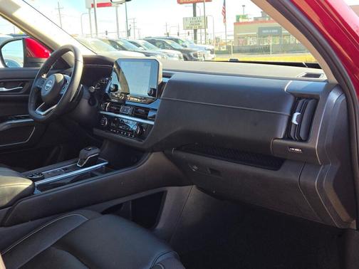 2023 Nissan Pathfinder SL 4WD