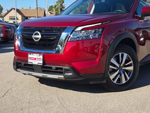 2023 Nissan Pathfinder SL 4WD