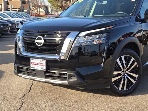 2024 Nissan Pathfinder Platinum FWD