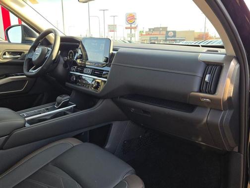 2024 Nissan Pathfinder Platinum FWD