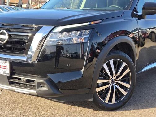 2024 Nissan Pathfinder Platinum FWD