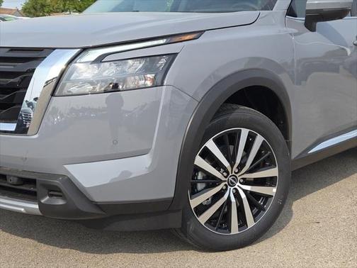 2025 Nissan Pathfinder Platinum 4WD