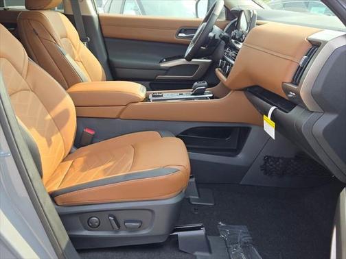 2025 Nissan Pathfinder Platinum 4WD