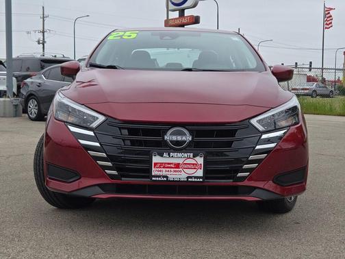 Scarlet 2025 Nissan Versa 1.6 SV