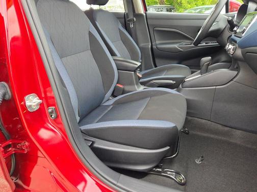 Scarlet 2025 Nissan Versa 1.6 SV