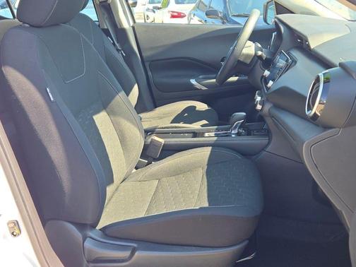 Aspen White 2023 Nissan Kicks SV