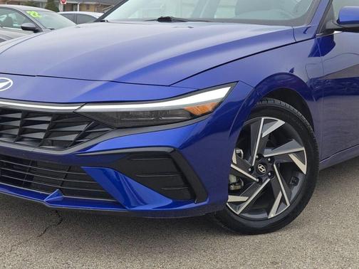 2025 Hyundai ELANTRA SEL