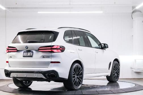2025 BMW X5 M60i