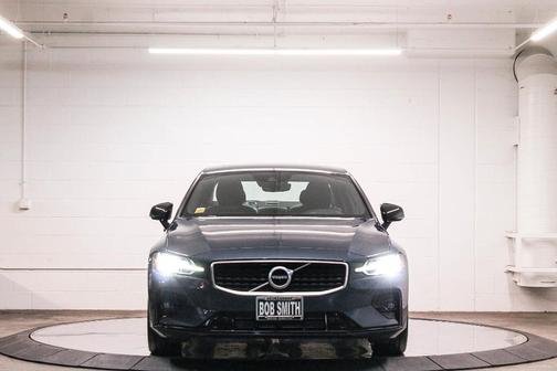 2019 Volvo S60 T6 R-Design