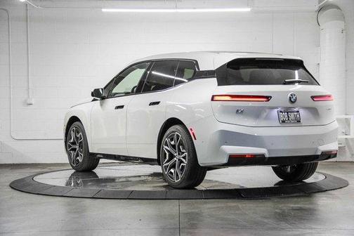 2026 BMW iX xDrive60